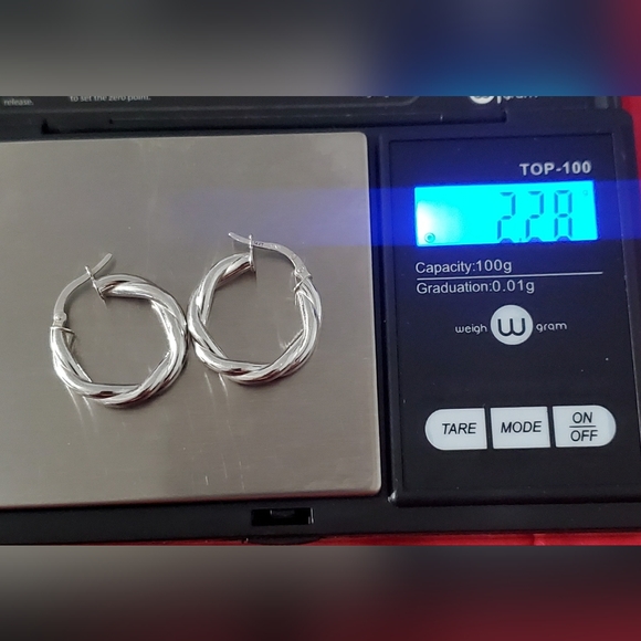 14K White Gold Twisted Textured Hoop Earrings - Picture 4 of 5